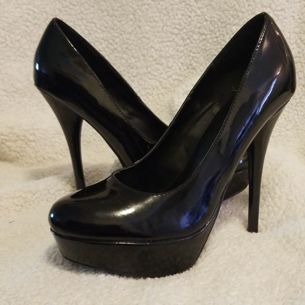 Black size 8, 4 inch high heels